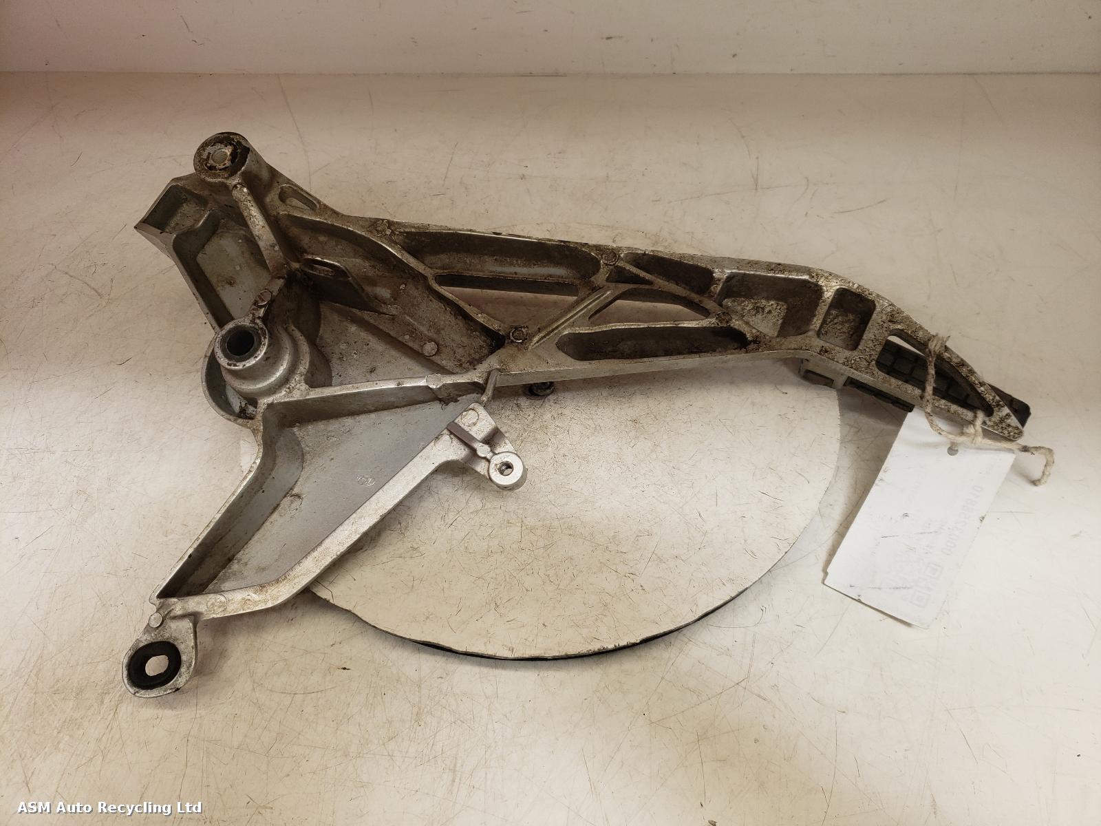 View Auto part Left Footrest Honda Cb 125 F 2019