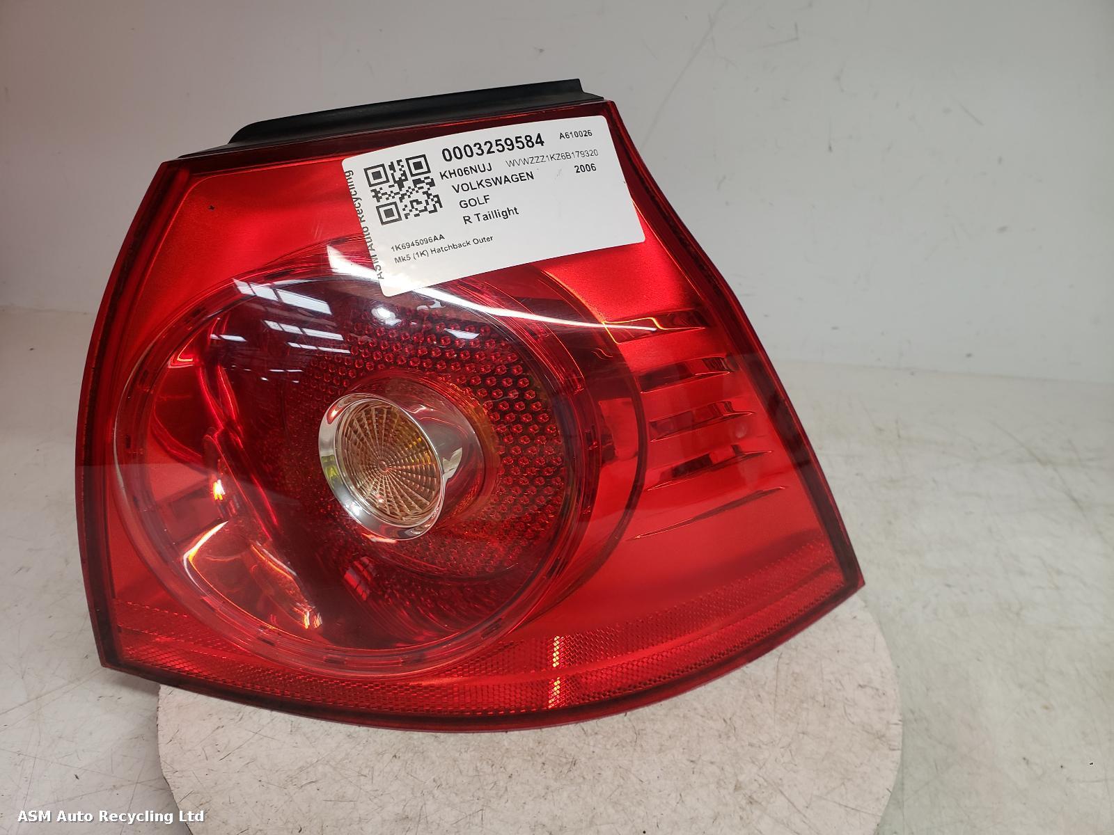 View Auto part R Taillight Volkswagen Golf 2006