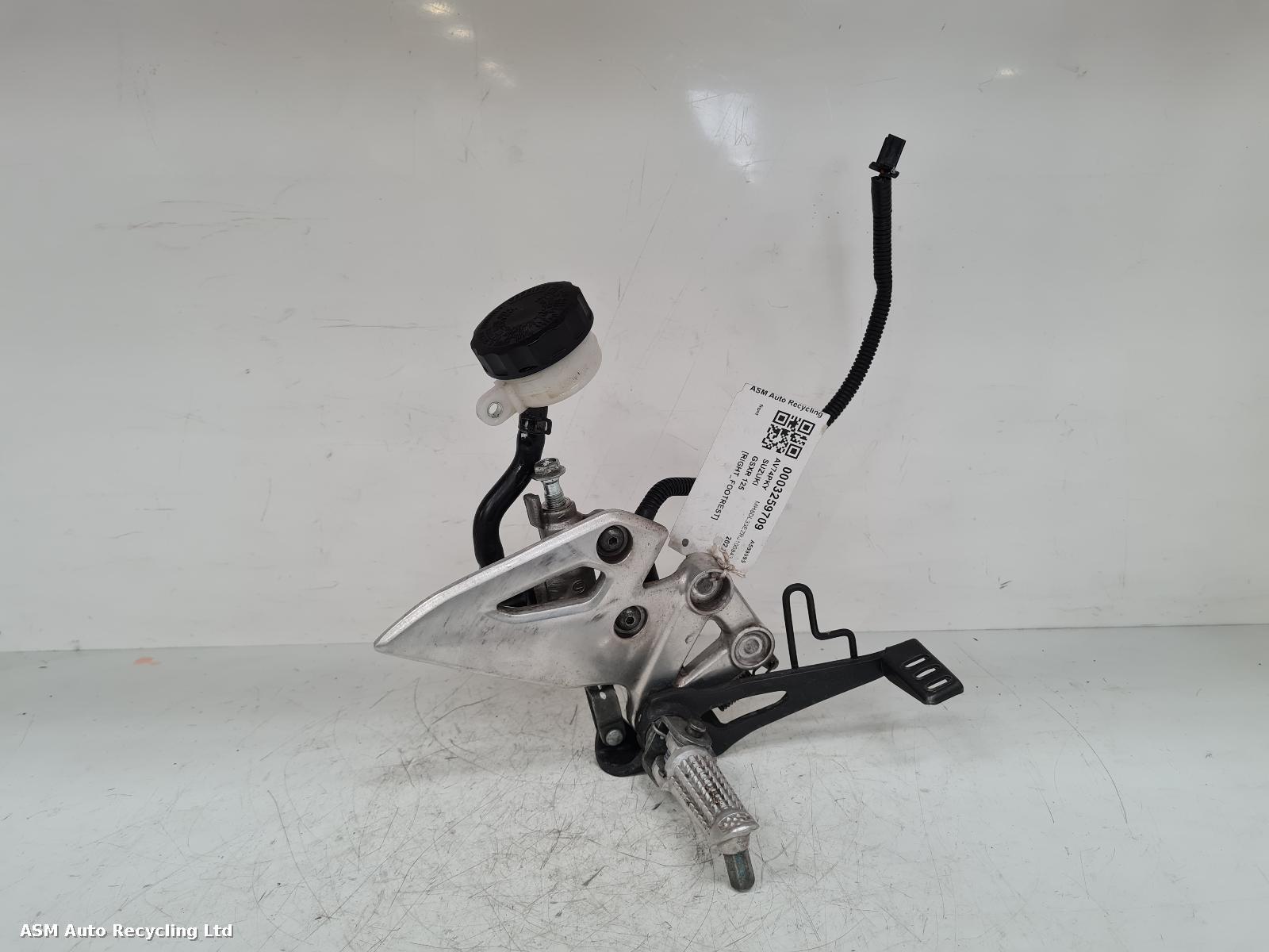View Auto part Right Footrest Suzuki Gsxr 125 2024