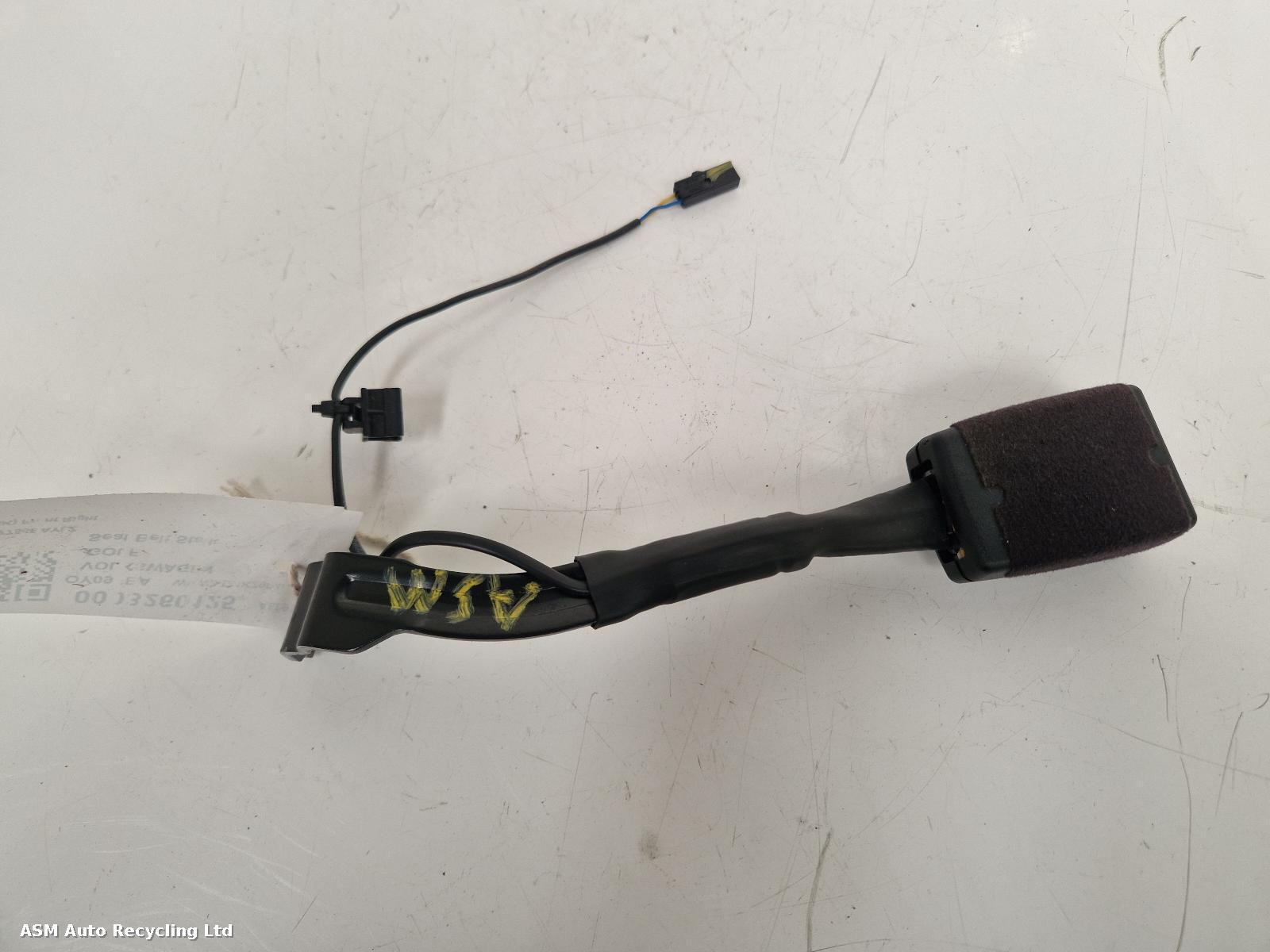 View Auto part Seat Belt Volkswagen Golf 2009