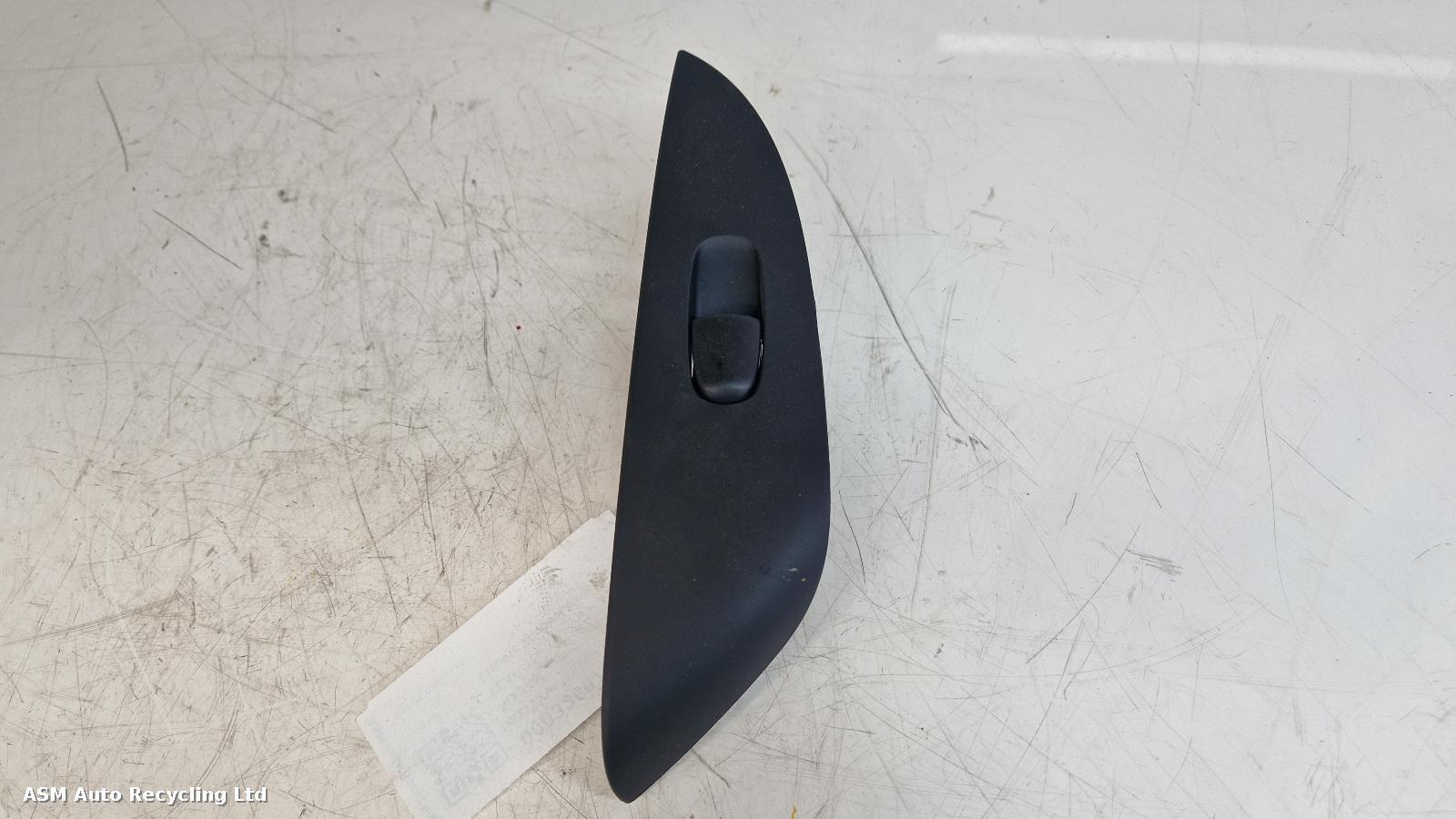 View Auto part Elect. Window Switch Nissan Leaf 2023