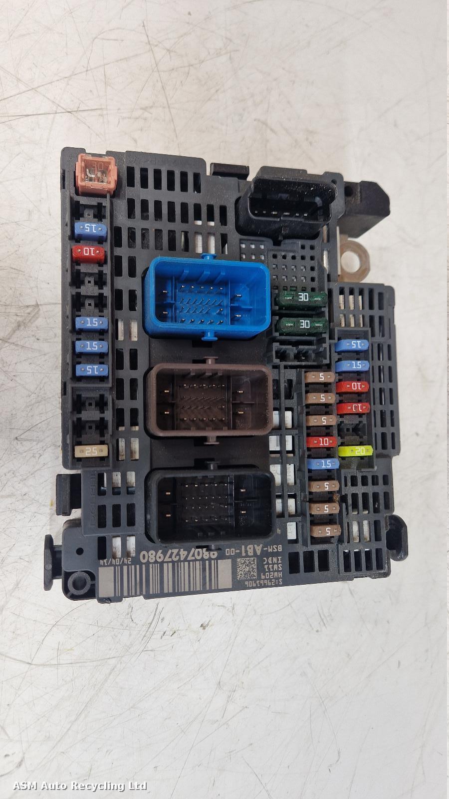 View Auto part Fuse Box Citroen C4 2014