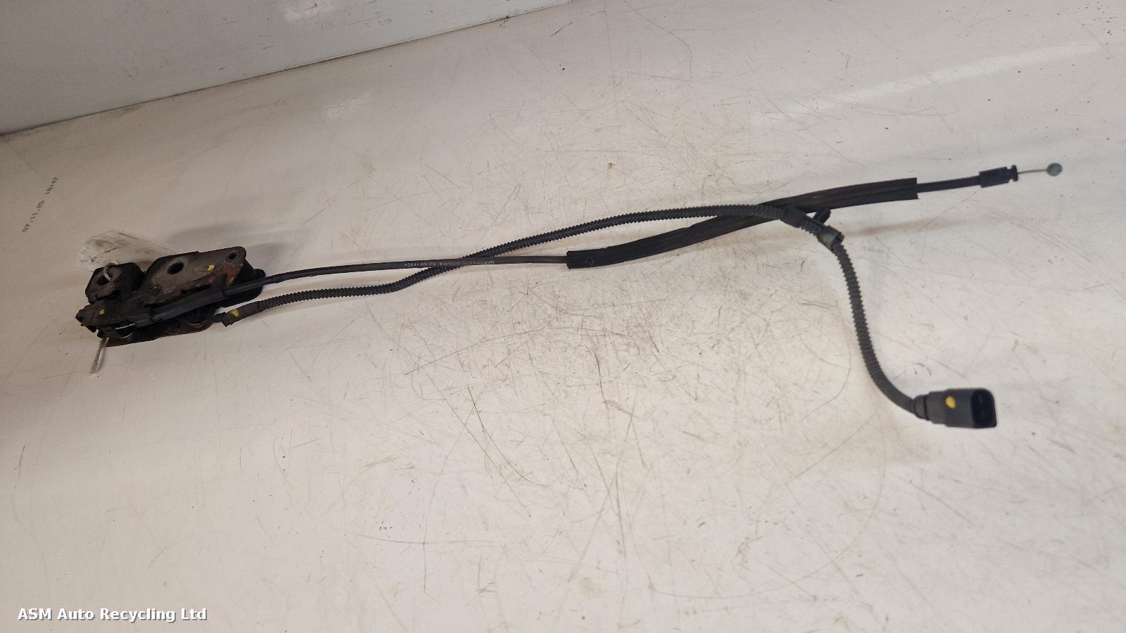 View Auto part Bonnet Latch Volkswagen Golf 2009