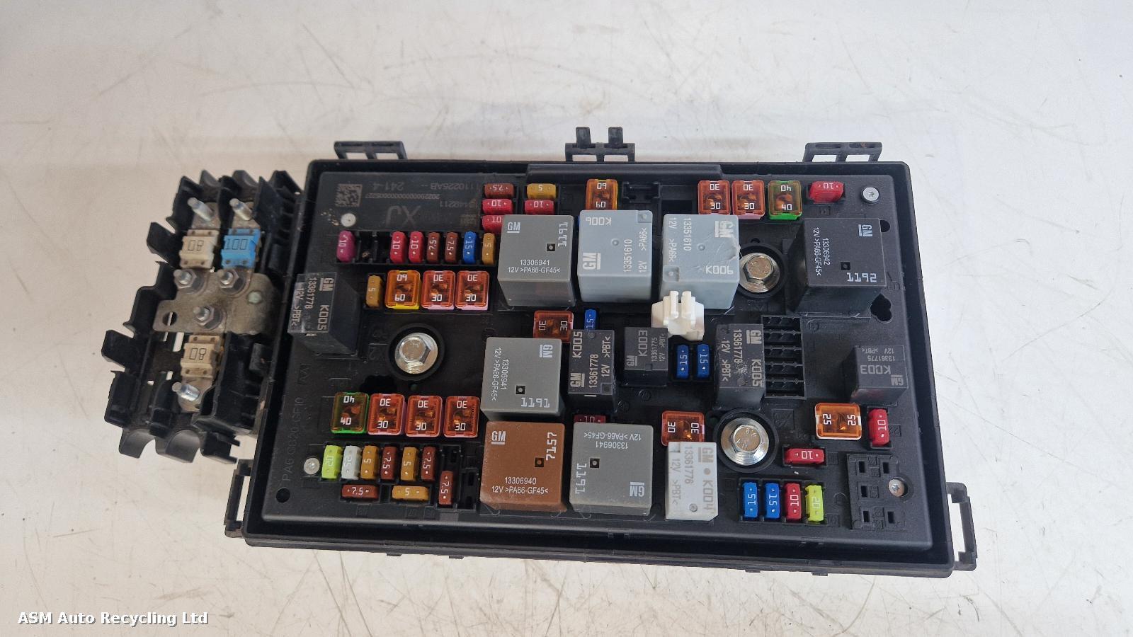 View Auto part Fuse Box Vauxhall Zafira 2014