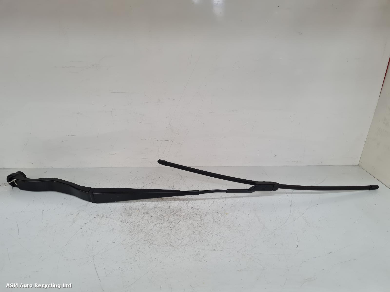 View Auto part Wiper Arm Land Rover Discovery 2020