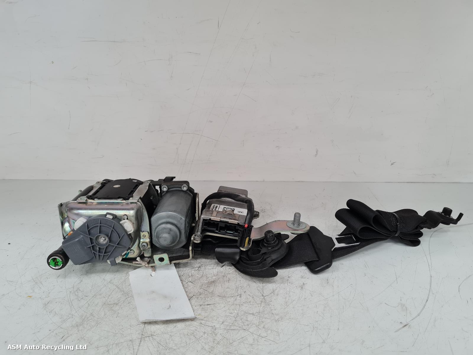 View Auto part Seat Belt Mercedes C Class 2009