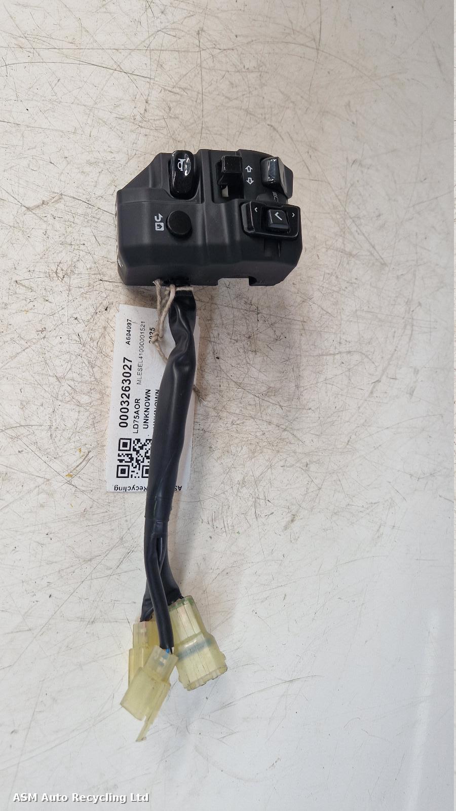 View Auto part LH Switch Gear Yamaha Tricity 125 2025