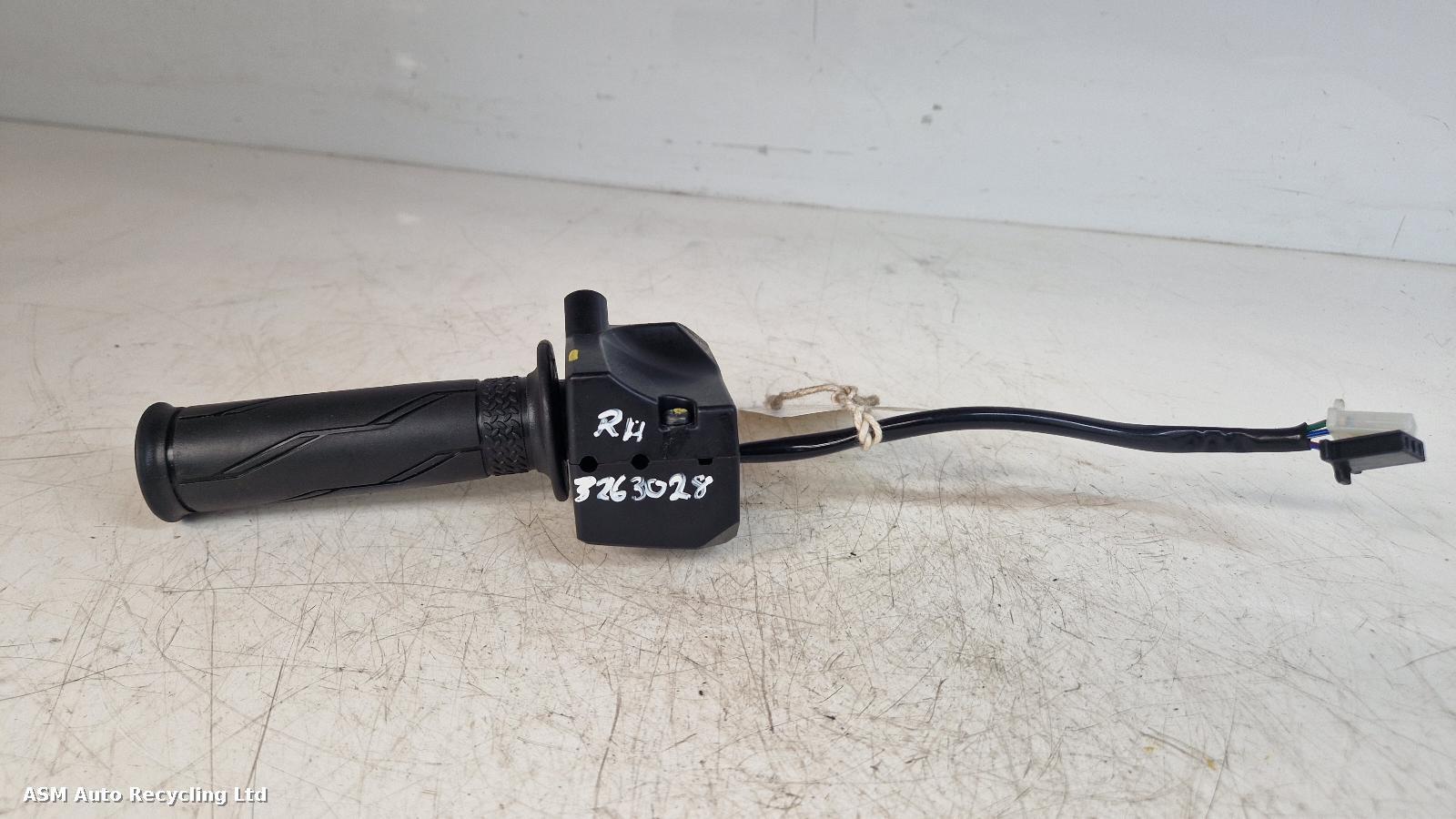 View Auto part RH Switch Gear Yamaha Tricity 125 2025