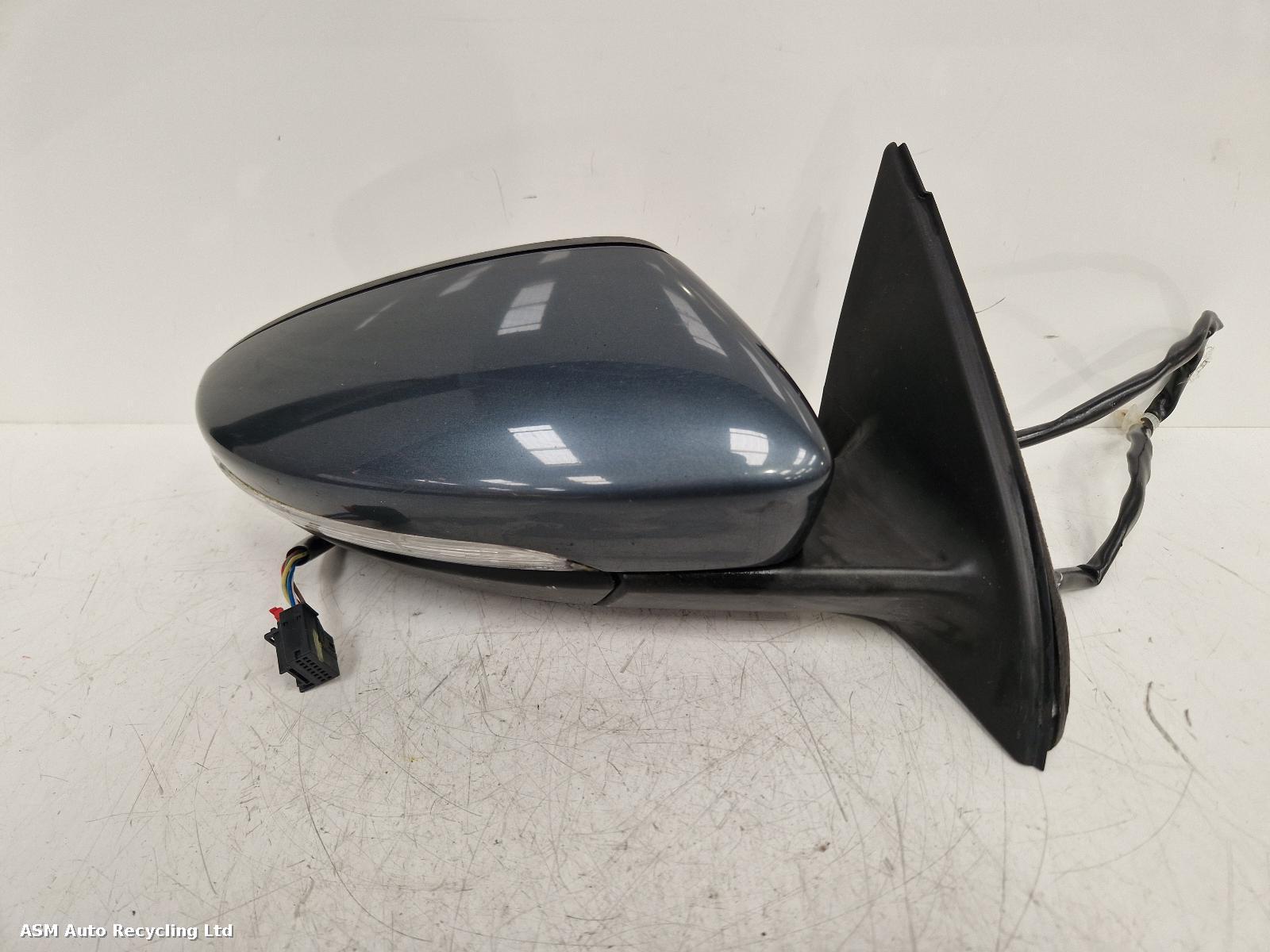View Auto part R Door Mirror Volkswagen Passat 2012
