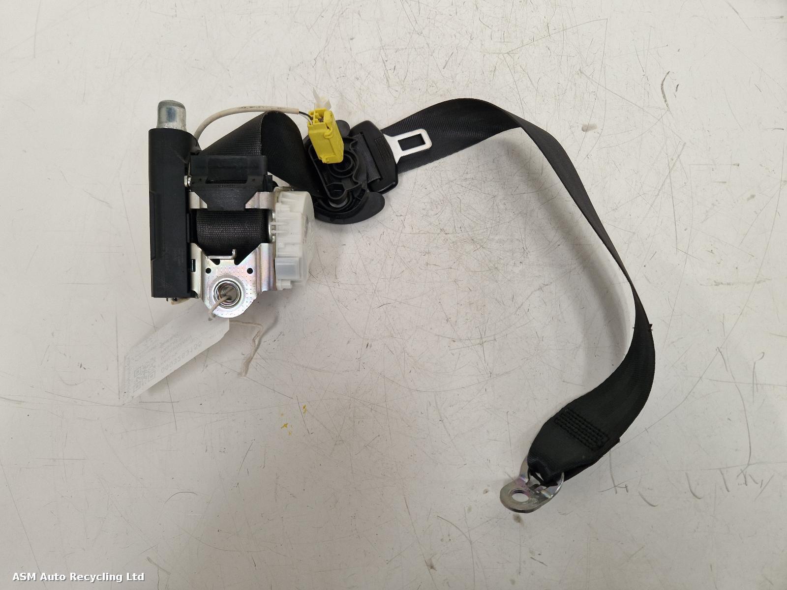 View Auto part Seat Belt Volkswagen Passat 2012