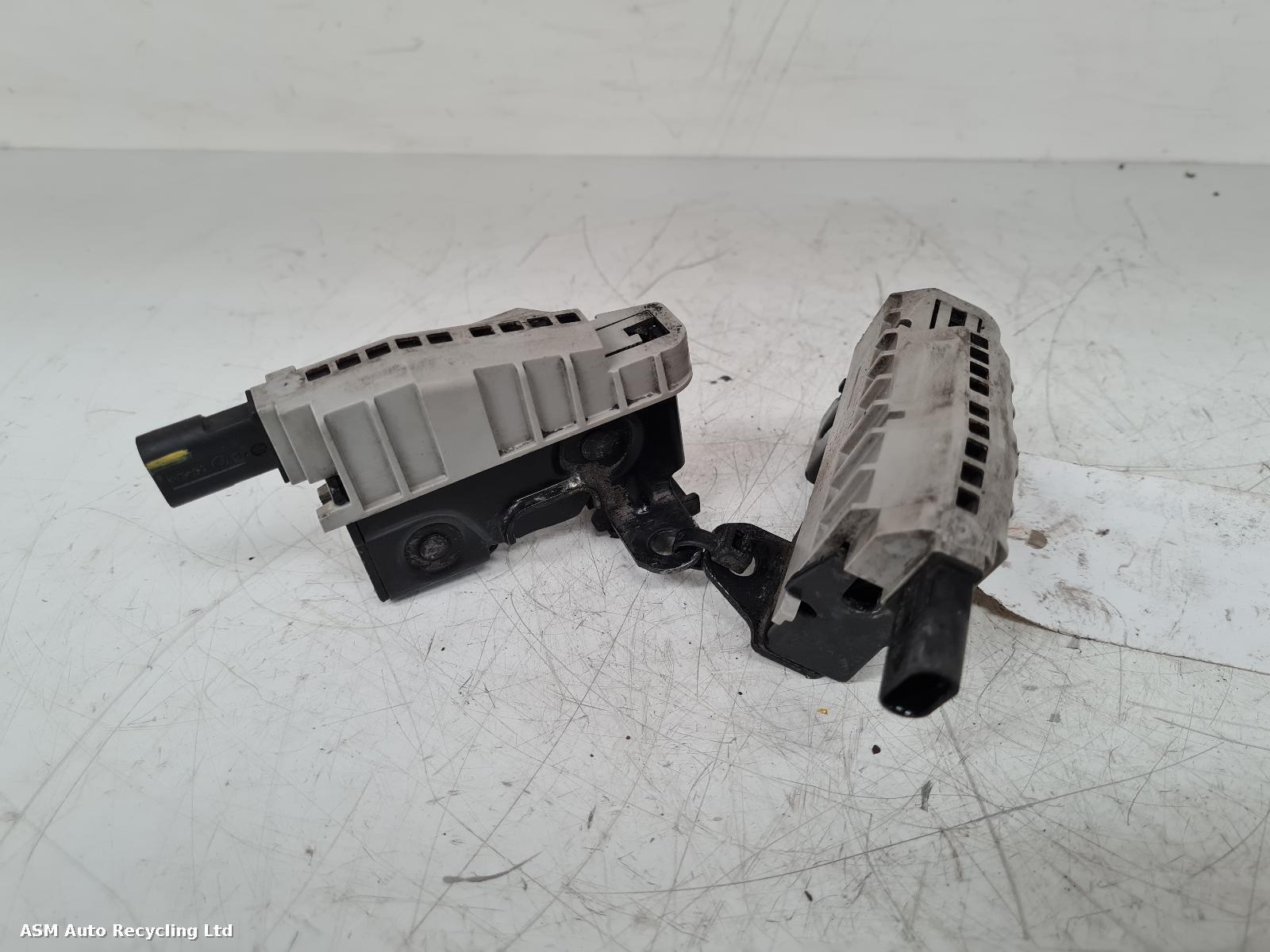 View Auto part Bonnet Latch Mercedes E Class 2010