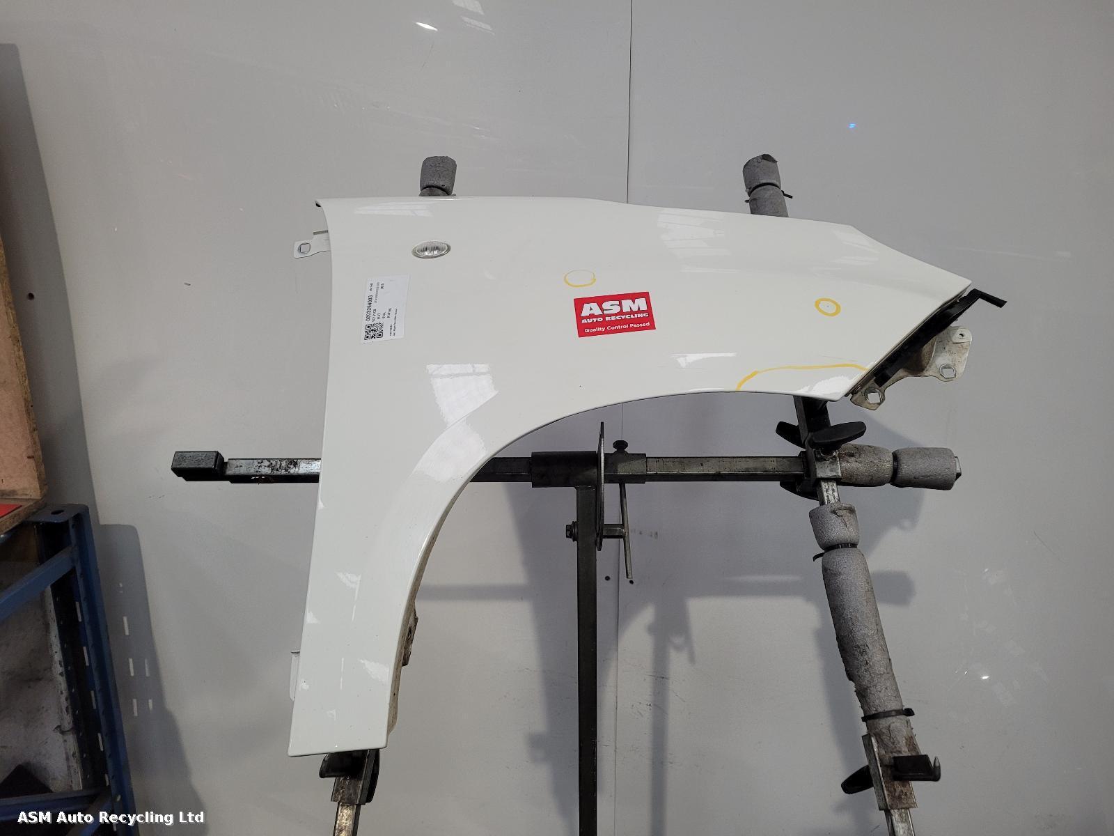 View Auto part R Wing Fiat 500l 2015
