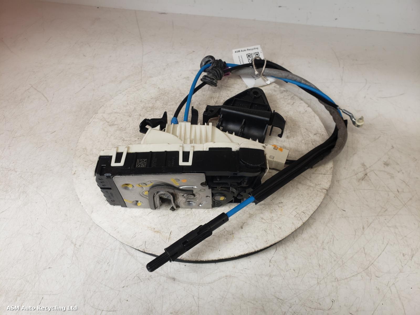 View Auto part Door Lock Assembly Mercedes C Class 2011