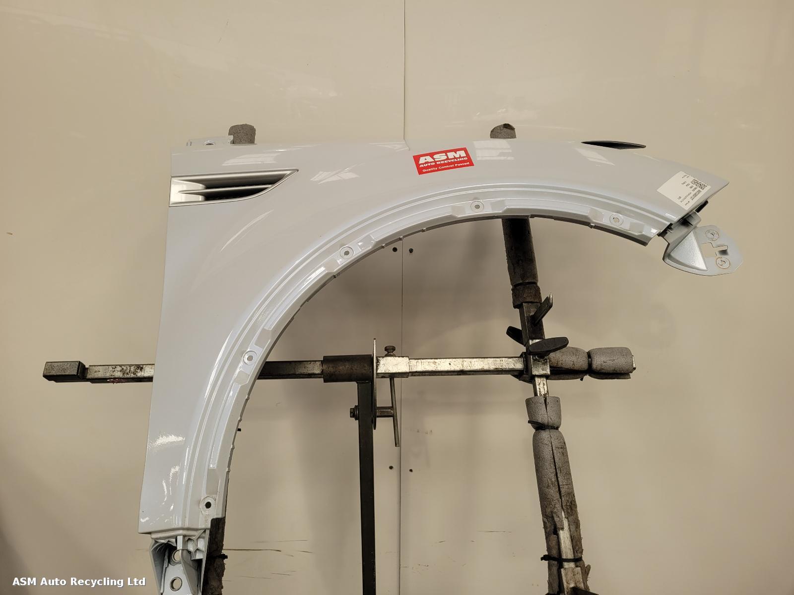 View Auto part R Wing Ford Kuga 2012