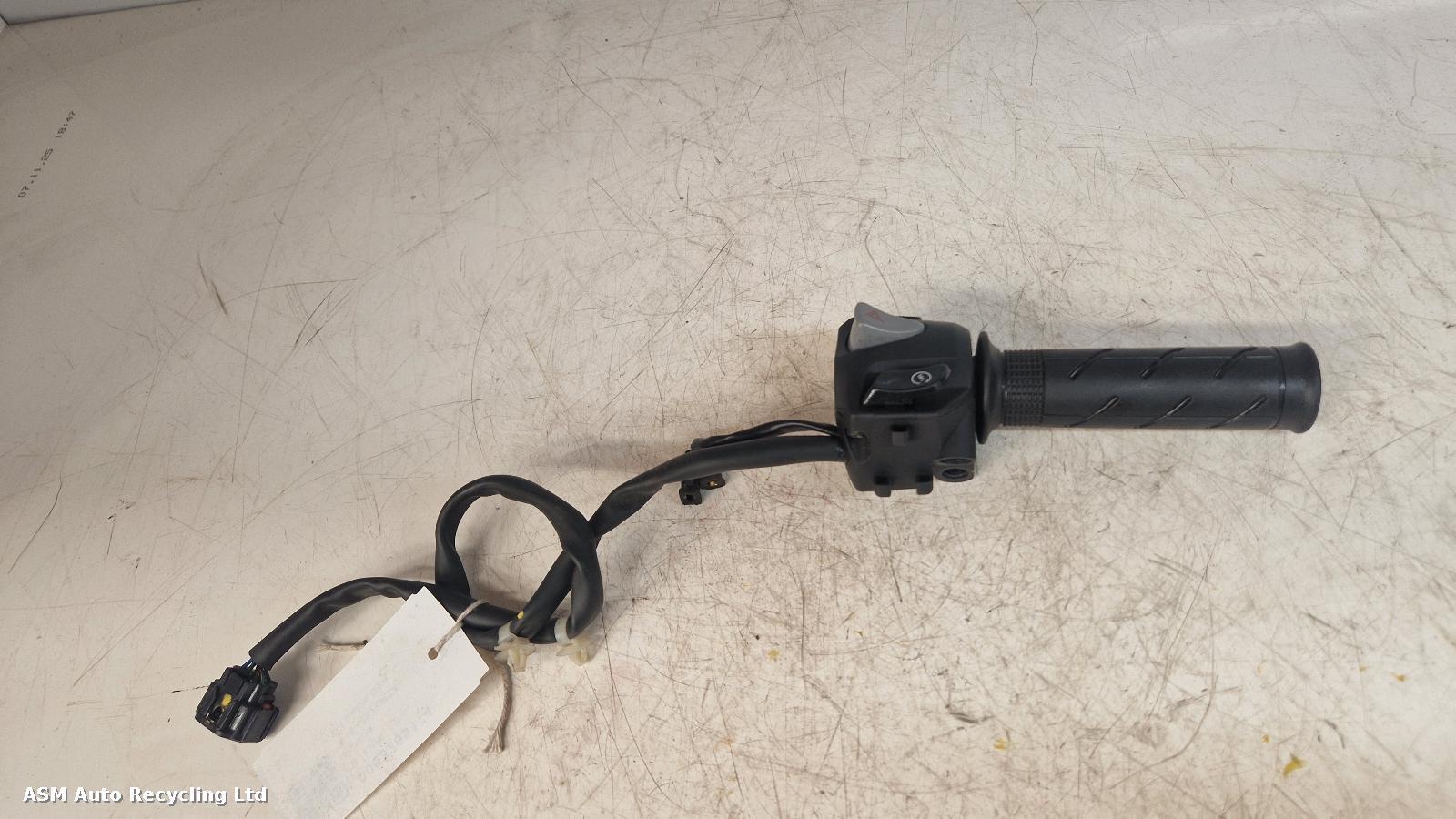 View Auto part RH Switch Gear Honda Nss 125 Forza 2024