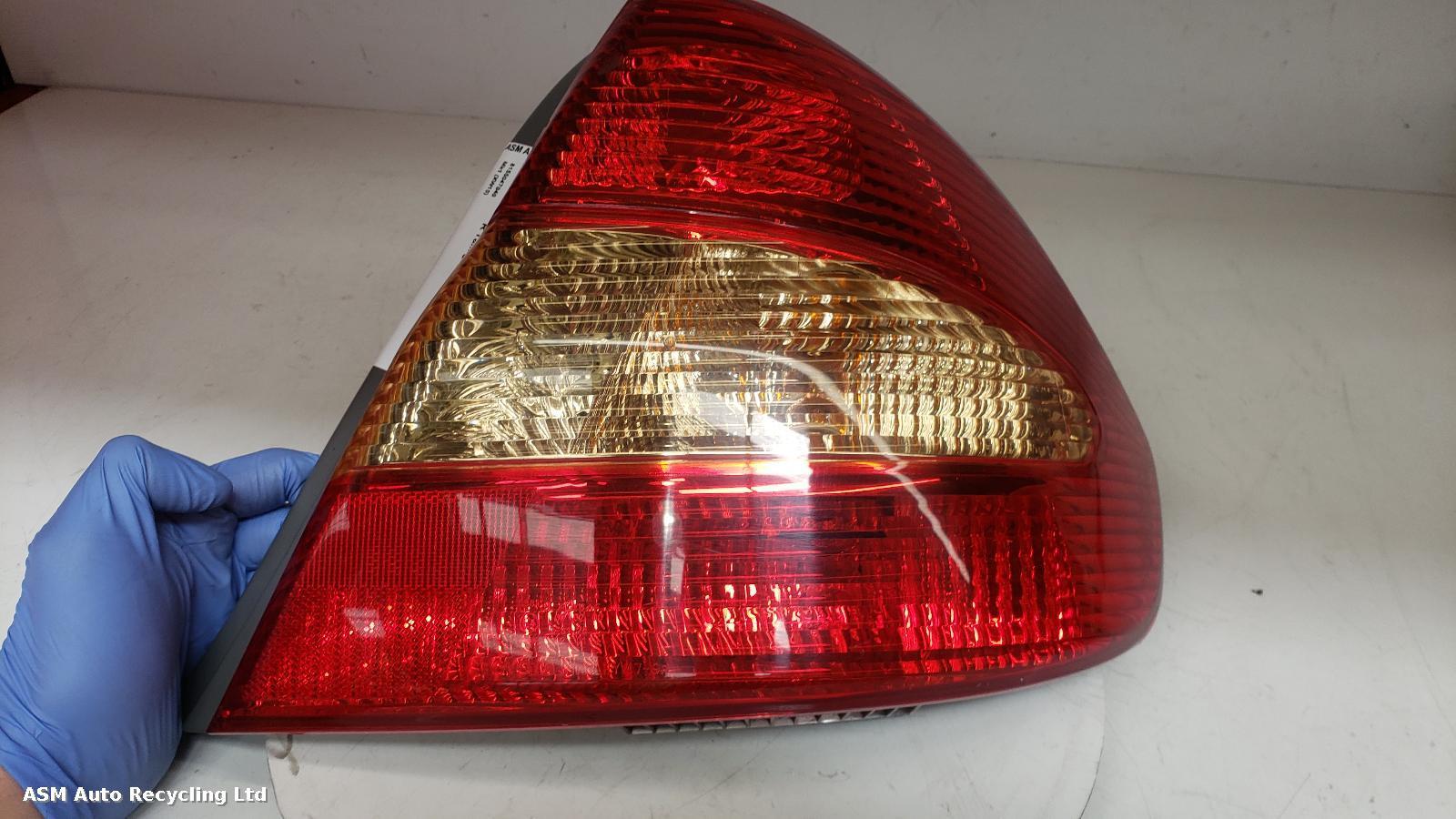 View Auto part R Taillight Toyota Prius 2001