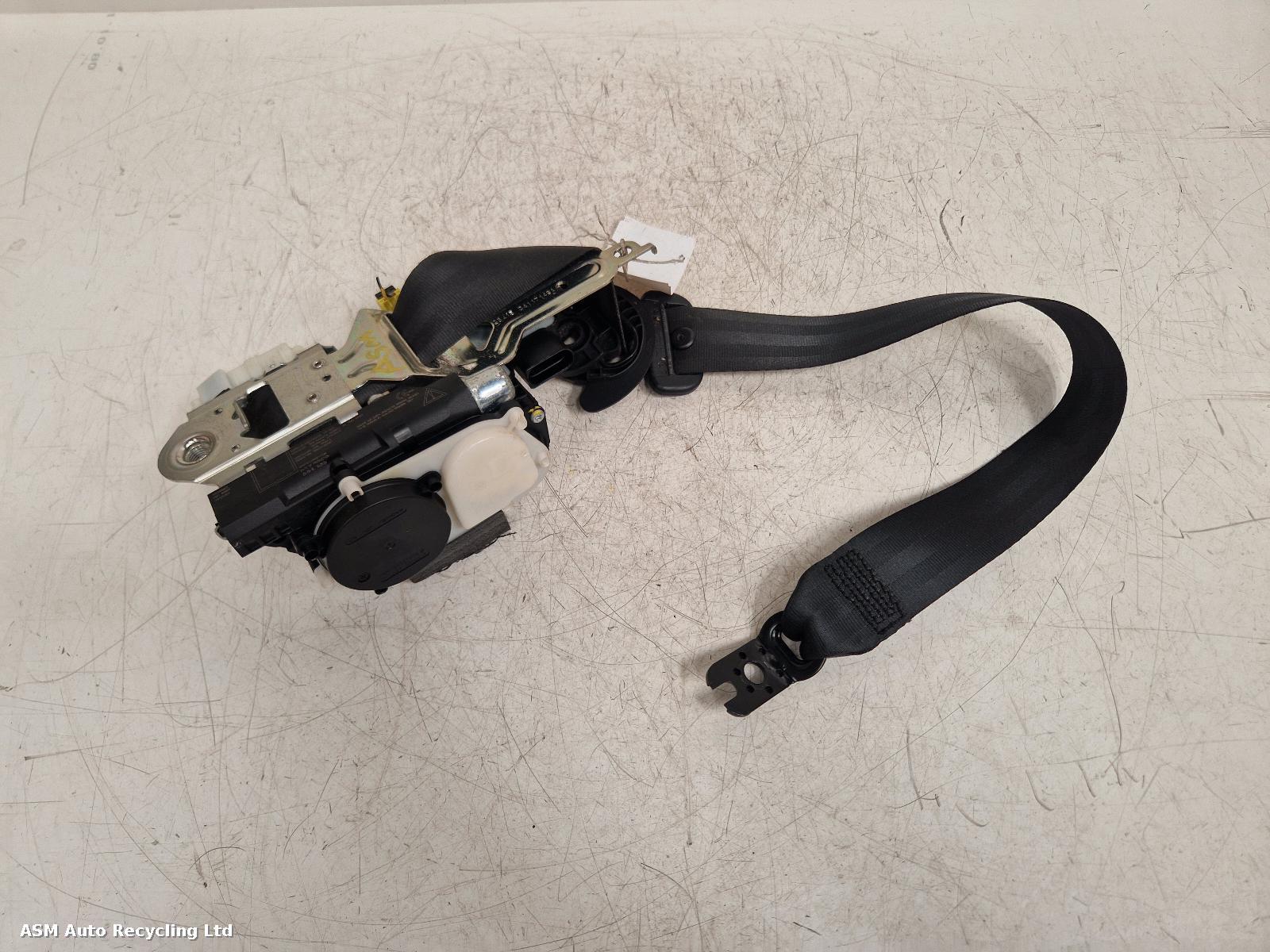 View Auto part Seat Belt Volkswagen Golf 2015