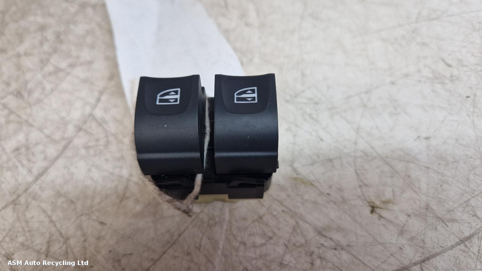 View Auto part Elect. Window Switch Renault Clio 2017