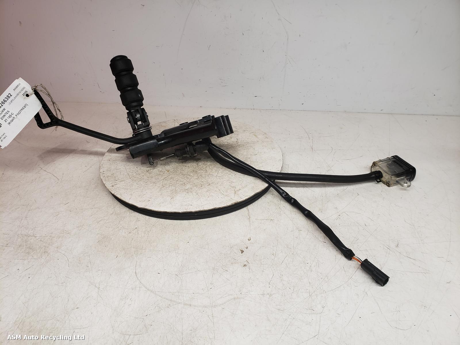 View Auto part Right Footrest Zontes Zt 125-c 2025