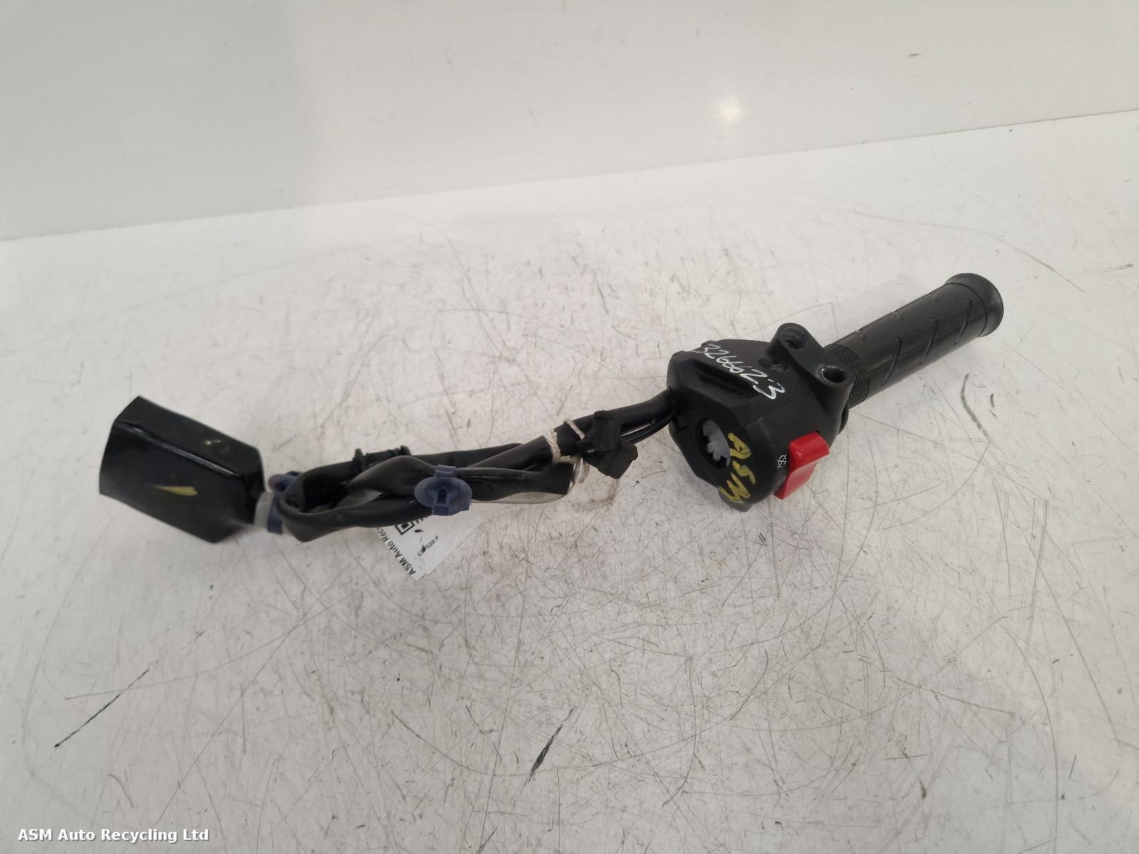 View Auto part RH Switch Gear Honda Cb 500 F 2021