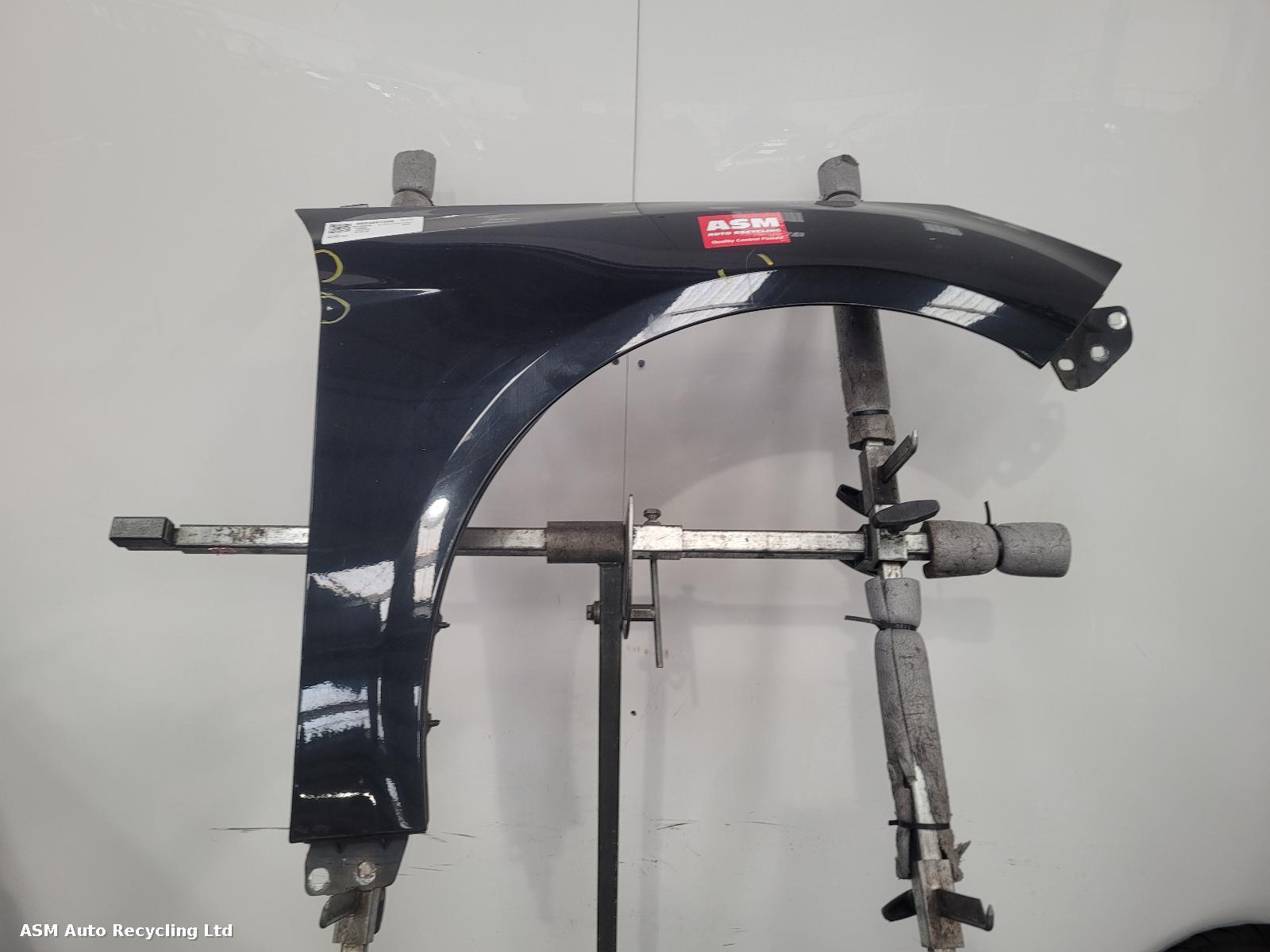 View Auto part R Wing Ford Focus 2012
