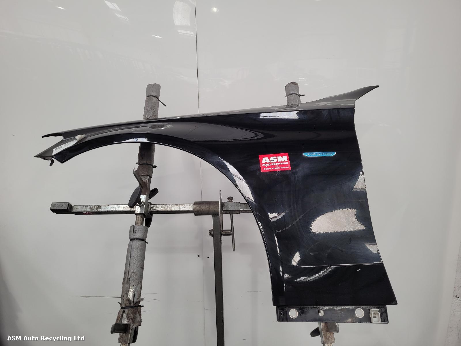 View Auto part L Wing Mercedes C Class 2016