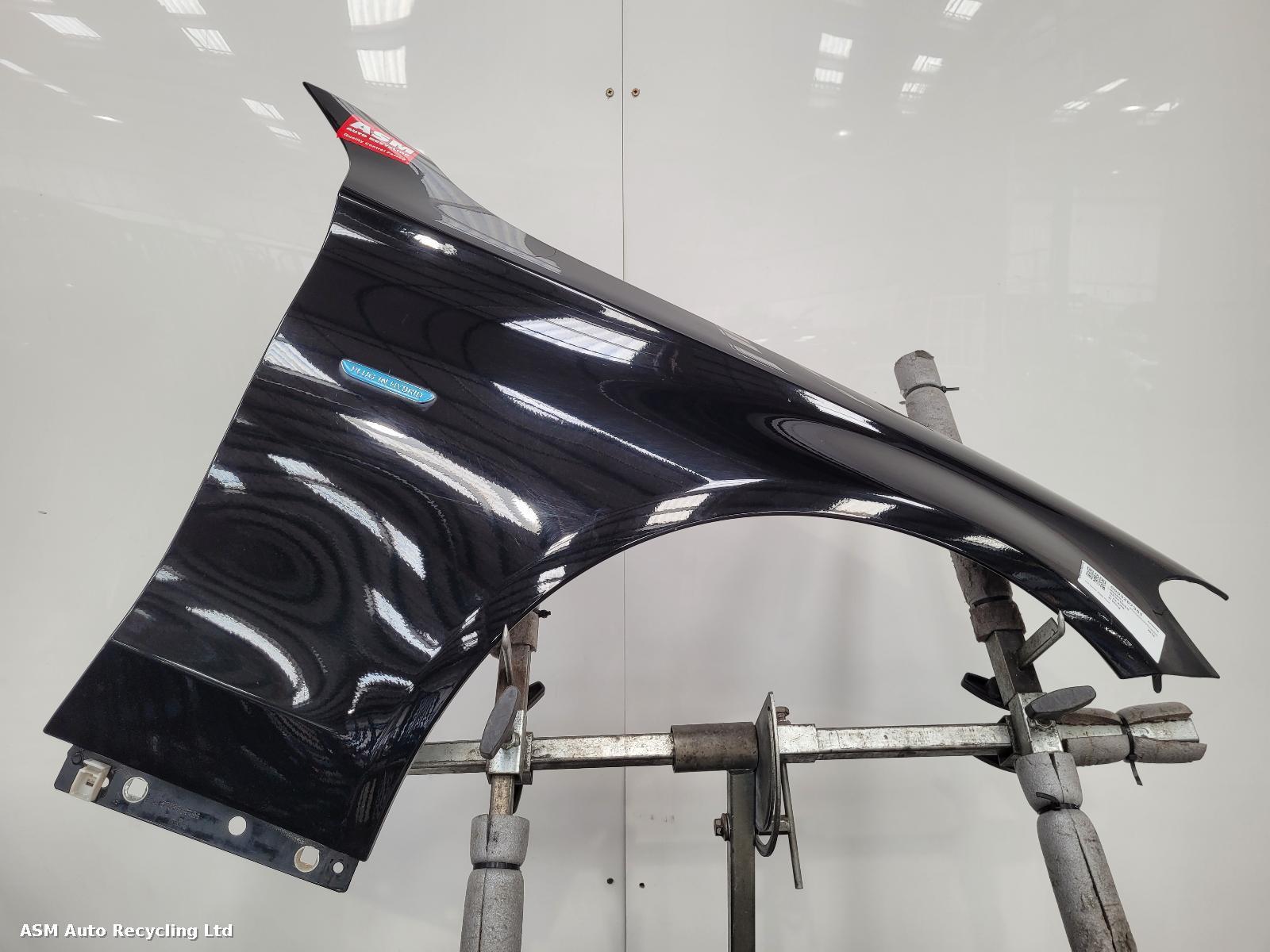 View Auto part R Wing Mercedes C Class 2016