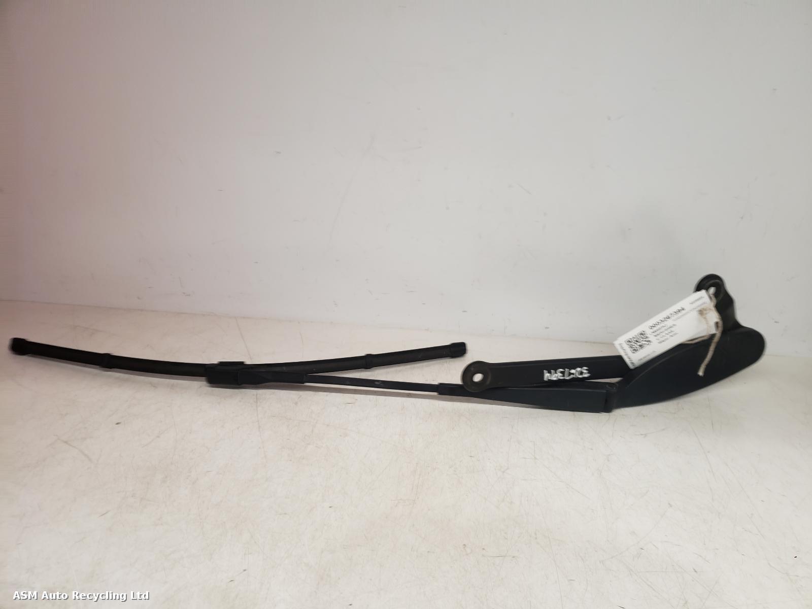 View Auto part Wiper Arm Mercedes C Class 2016