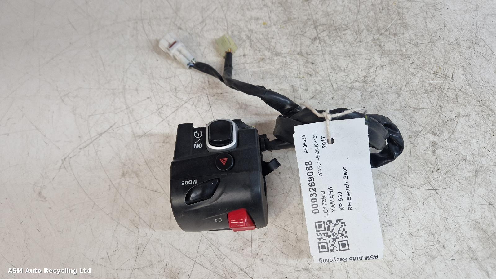 View Auto part RH Switch Gear Yamaha Xp 530 2017