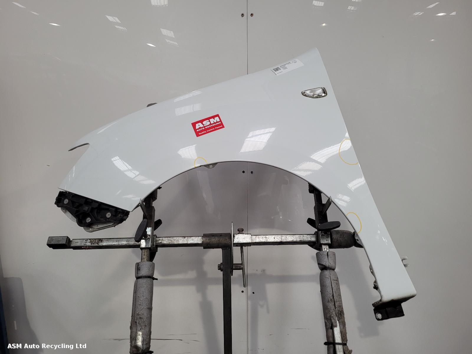 View Auto part L Wing Dacia Logan 2017