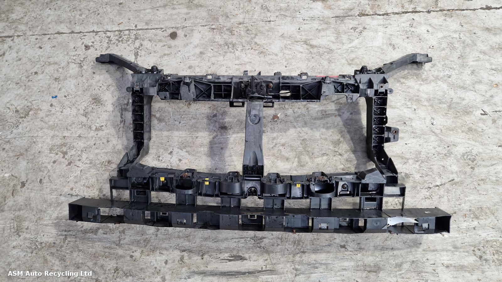 View Auto part Front Panel Renault Trafic 2015
