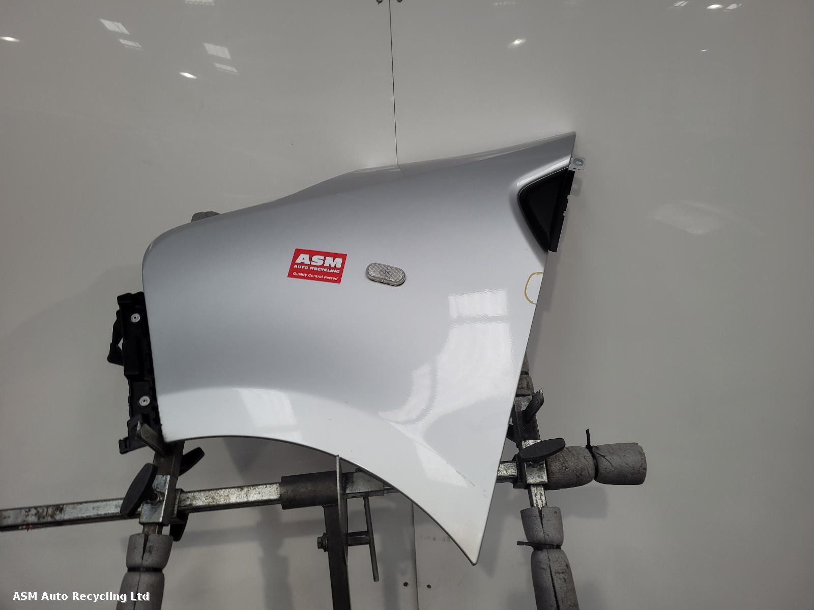 View Auto part L Wing Renault Trafic 2015