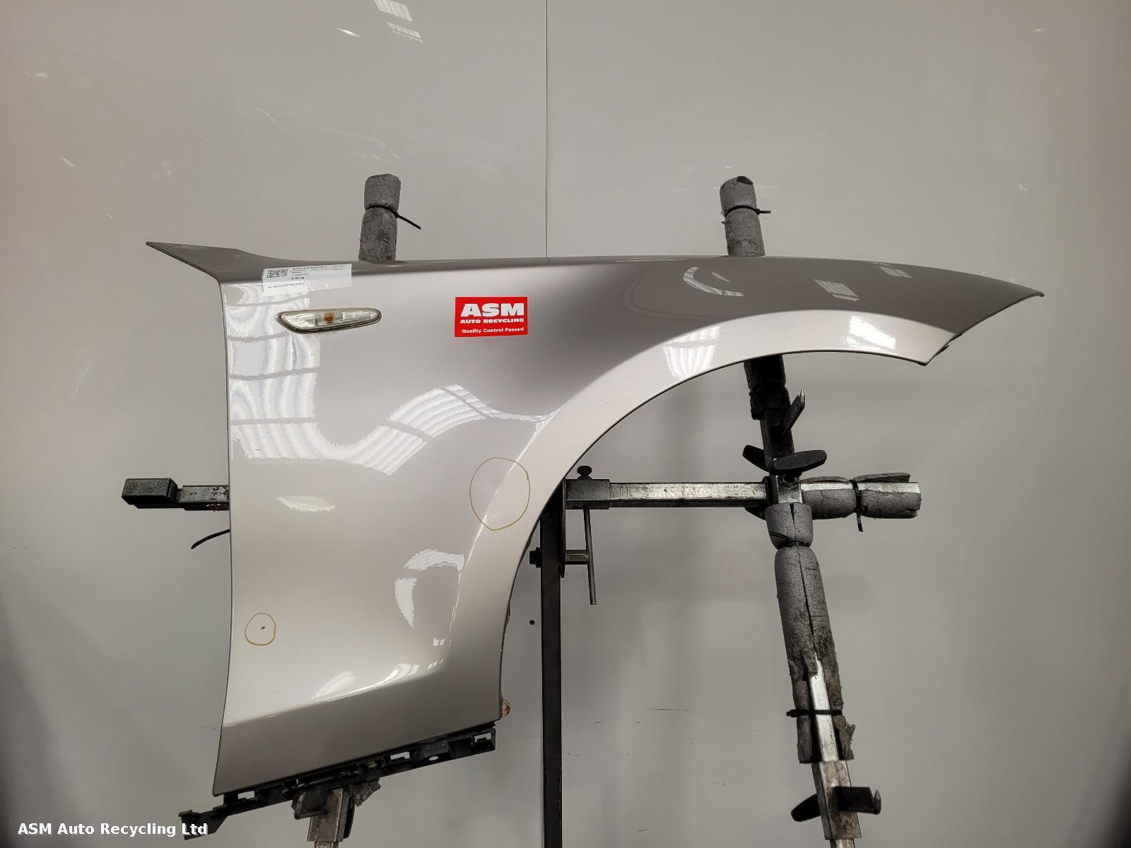 View Auto part R Wing Bmw 1 Series 2010