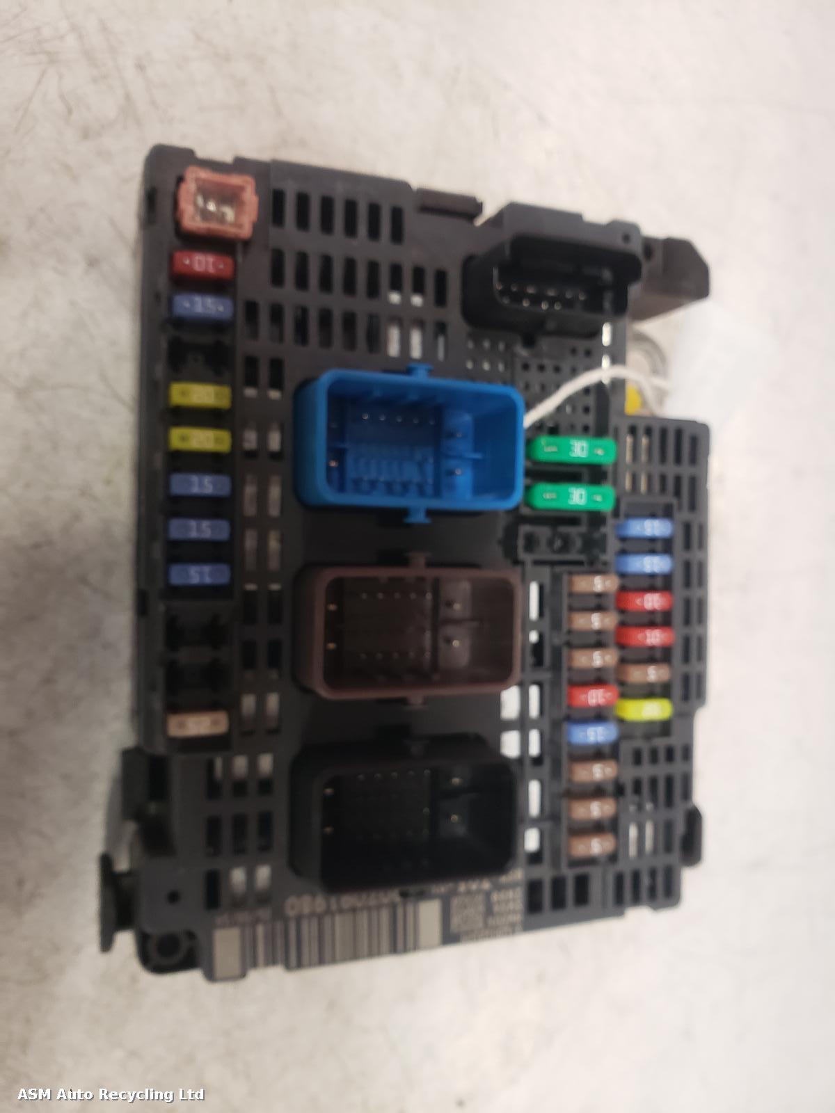 View Auto part Fuse Box Citroen C4 Picasso 2014