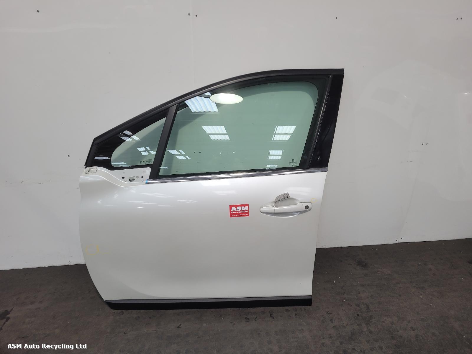 View Auto part L Front Door Peugeot 2008 2018