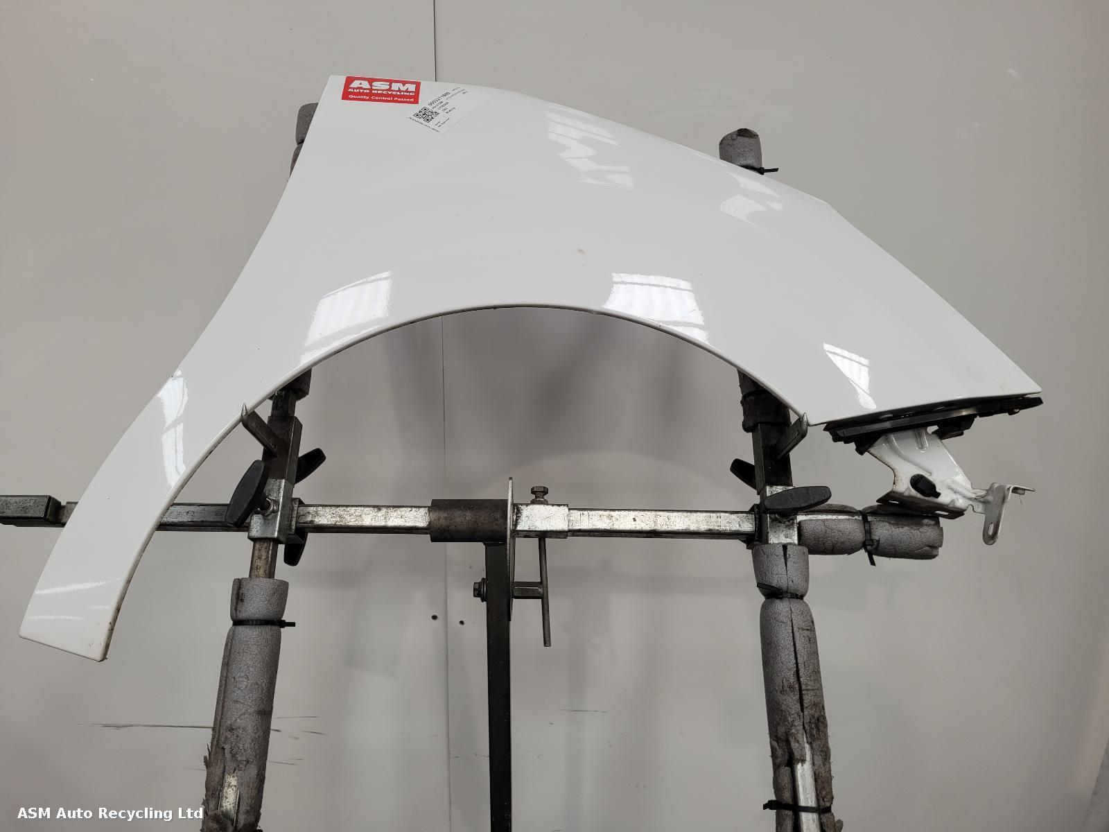 View Auto part R Wing Citroen Ds3 2012