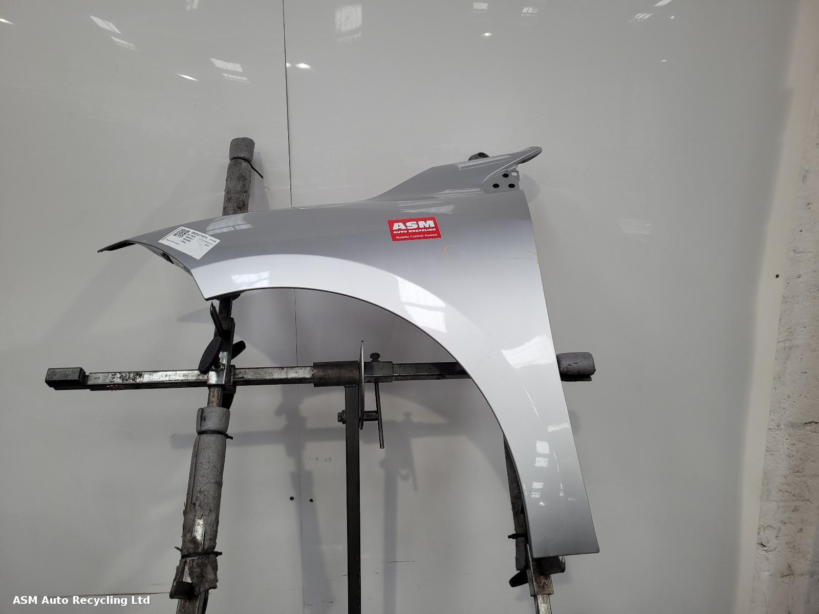 View Auto part L Wing Renault Megane 2013