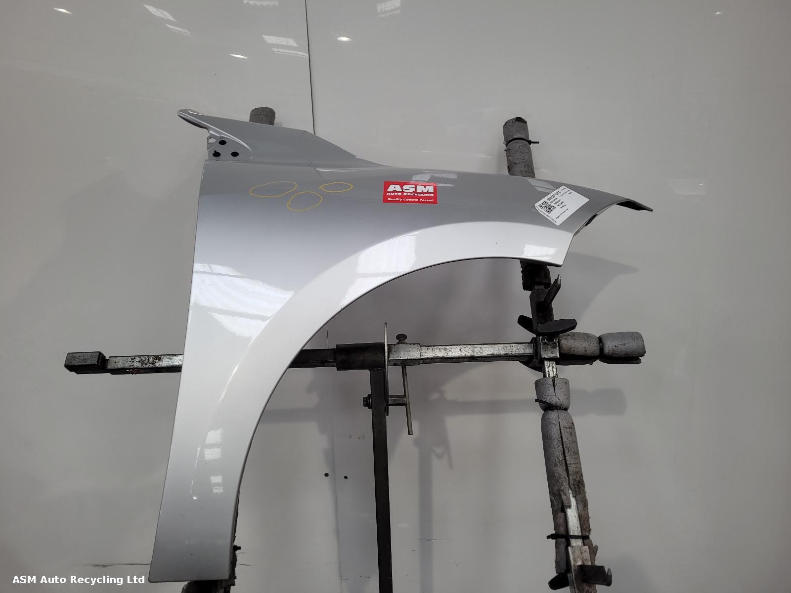 View Auto part R Wing Renault Megane 2013
