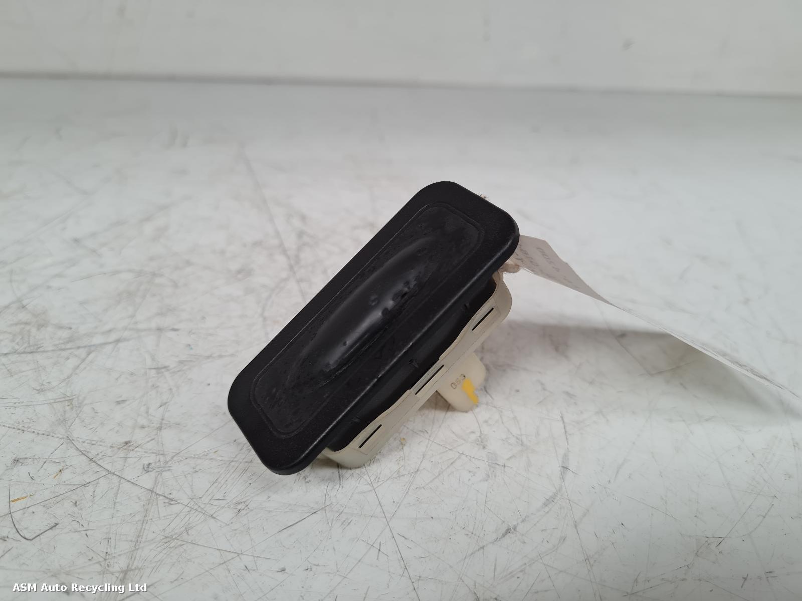 View Auto part Tailgate Handle Renault Megane 2013
