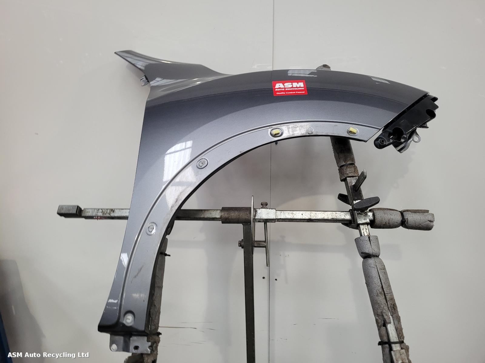 View Auto part R Wing Nissan Juke 2014