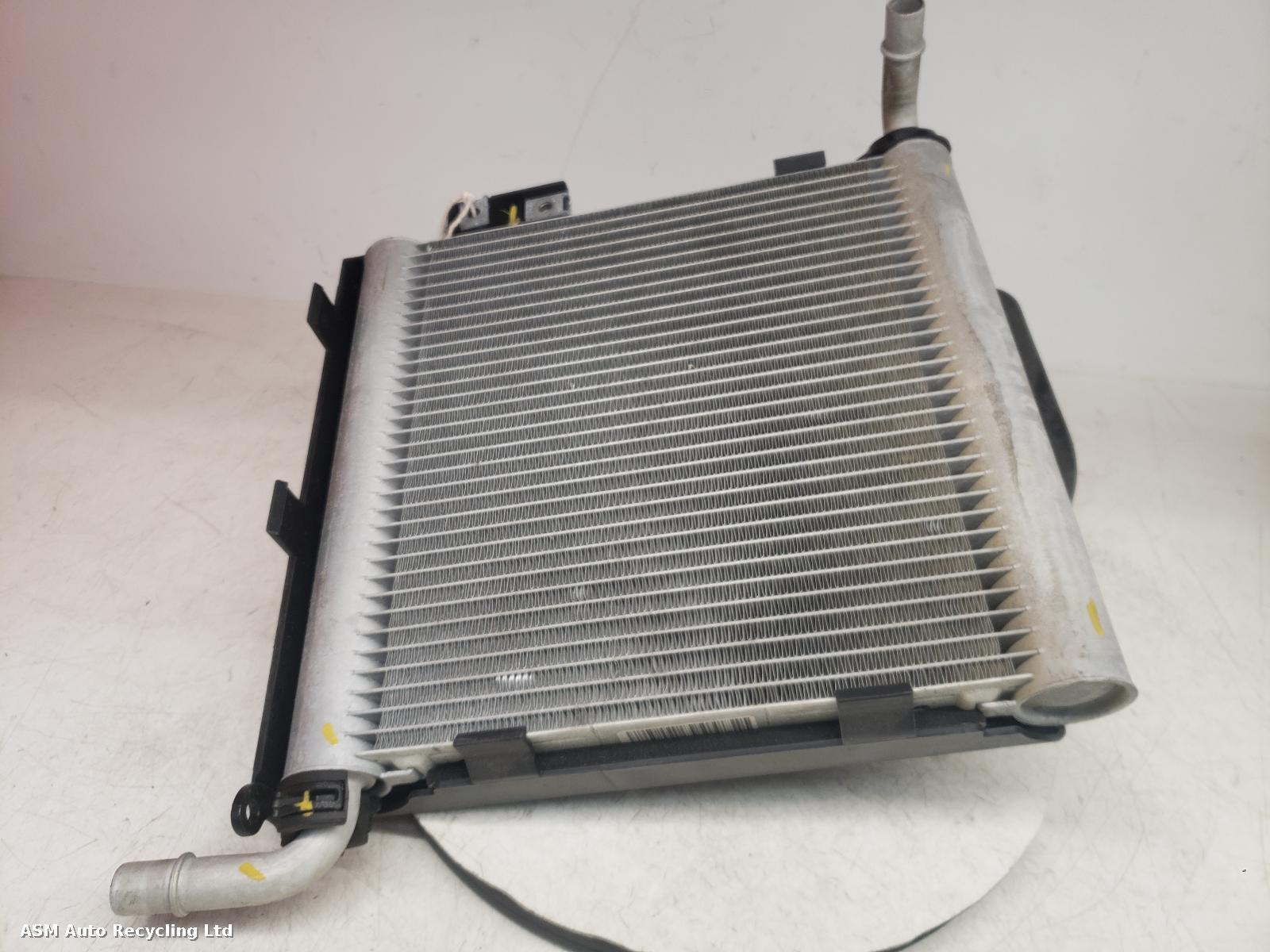 View Auto part Radiator Land Rover Range Rover Velar 2024