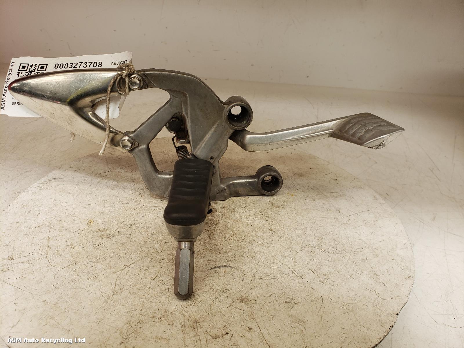 View Auto part Right Footrest Triumph Sprint Gt 1050 Abs 2012