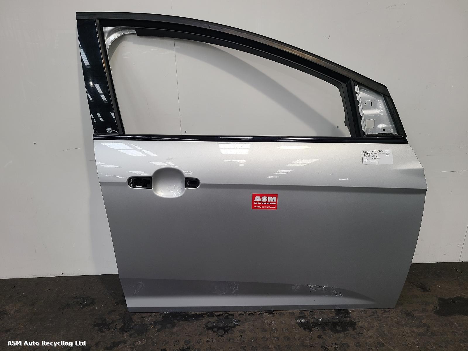 View Auto part R Front Door Ford Focus 2012