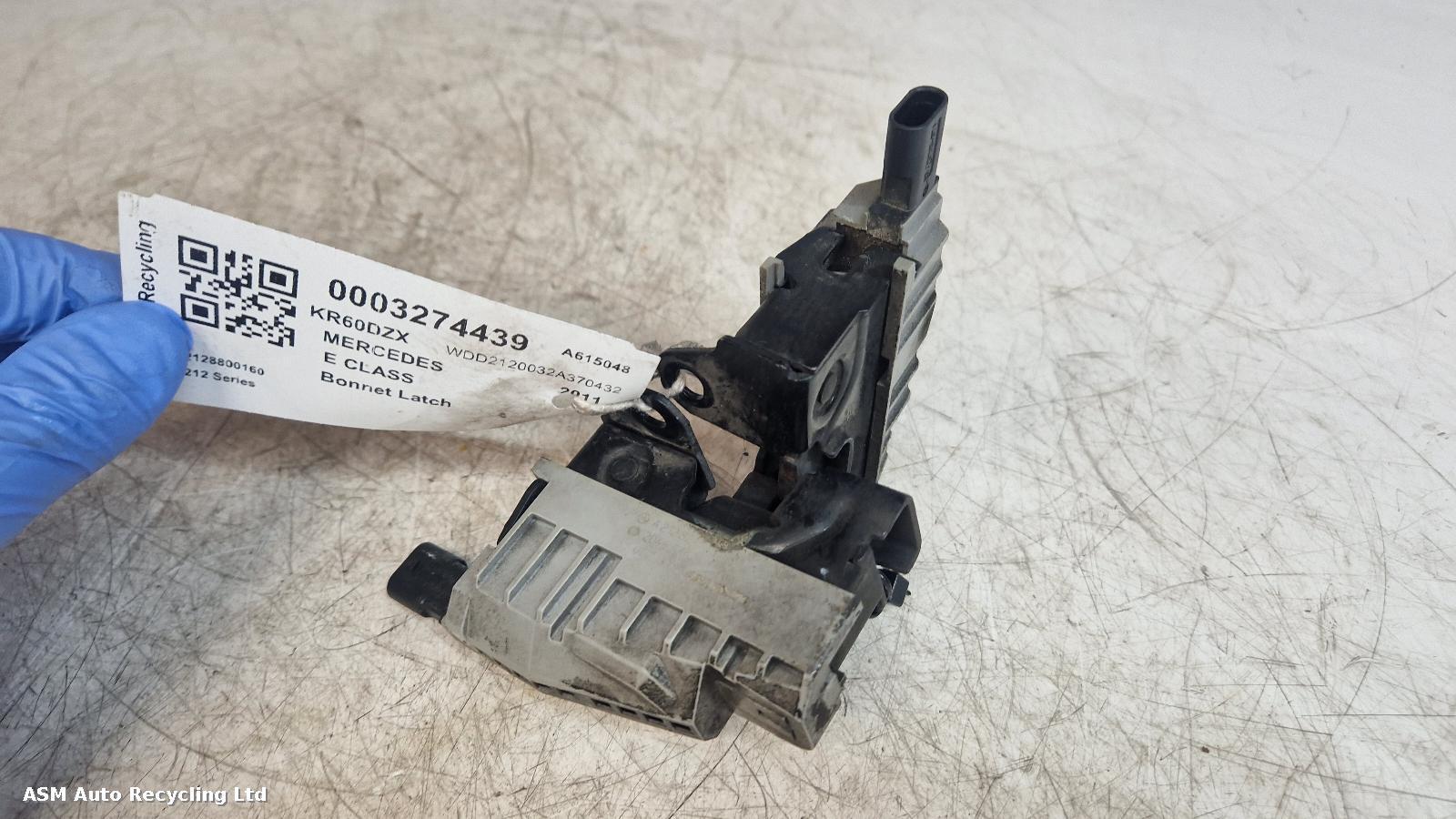 View Auto part Bonnet Latch Mercedes E Class 2011
