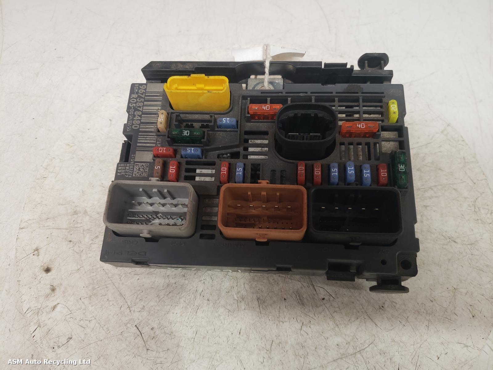 View Auto part Fuse Box Peugeot Partner 2013