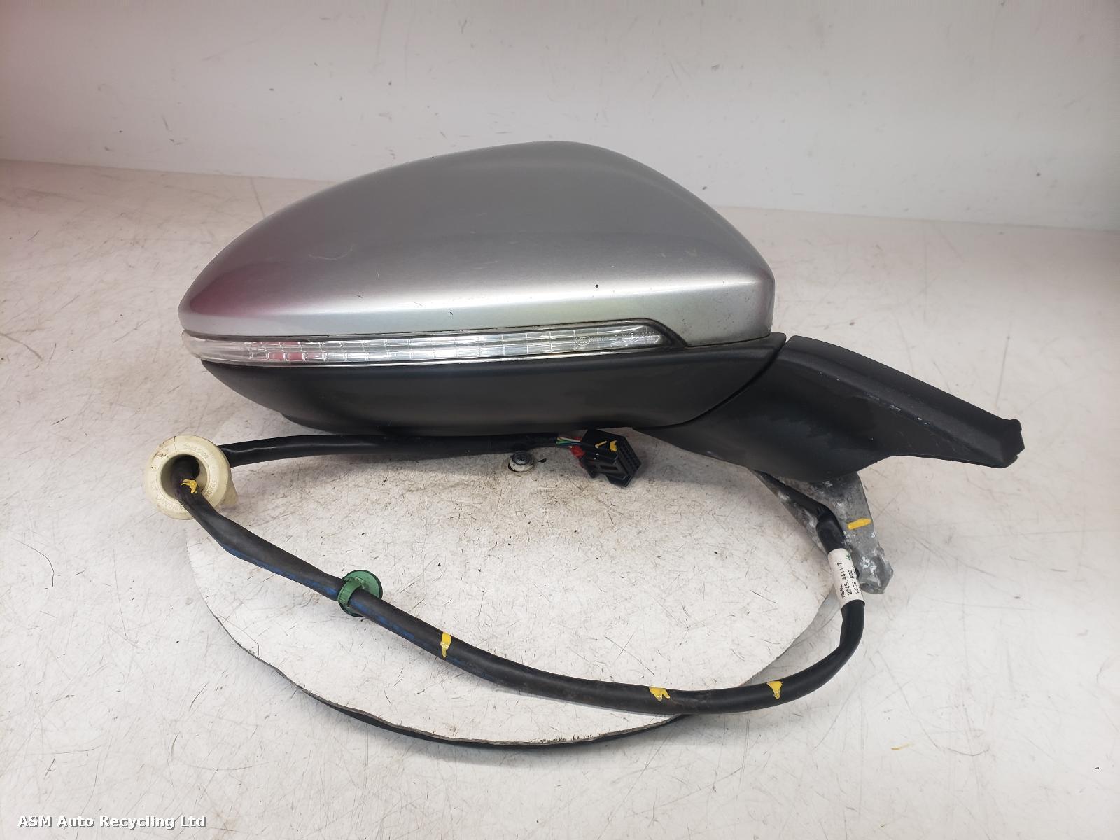 View Auto part R Door Mirror Volkswagen Golf 2019
