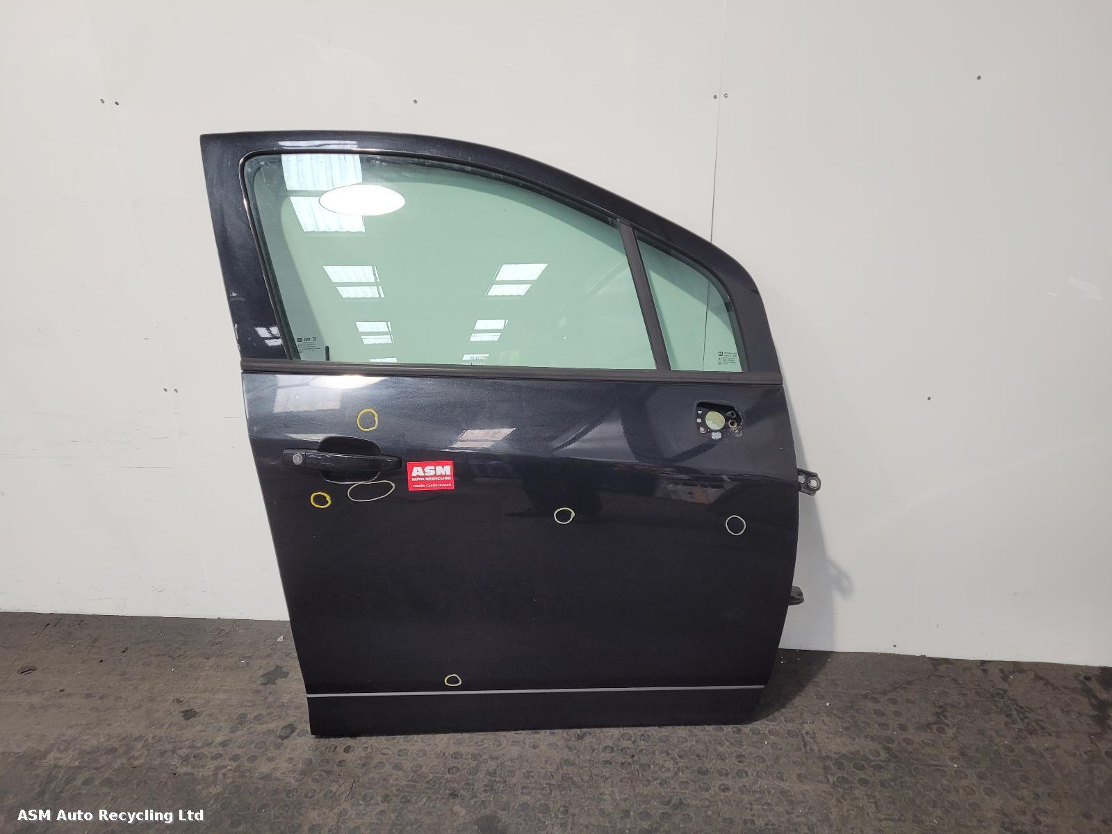 View Auto part R Front Door Vauxhall Mokka 2015