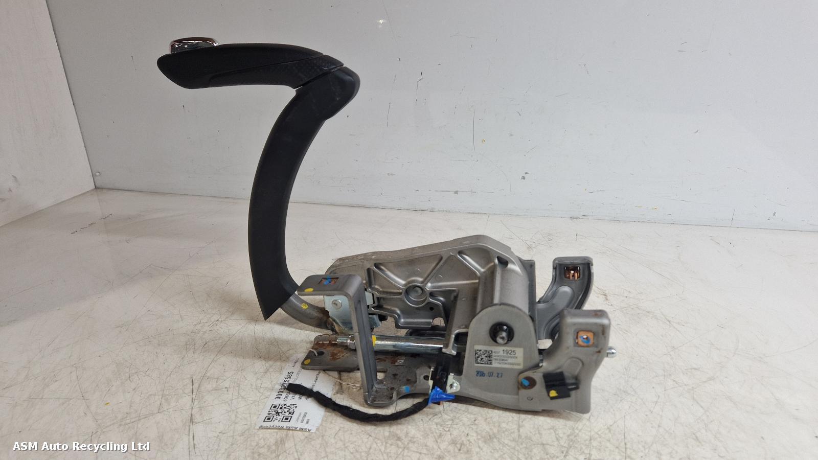 View Auto part Handbrake Lever/Button/Assembly Vauxhall Mokka 2015