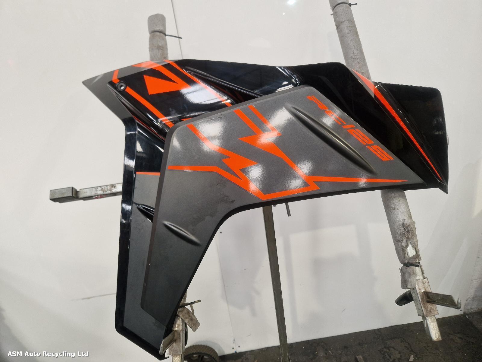 View Auto part RH Middle Fairing Ktm Rc 125 2022