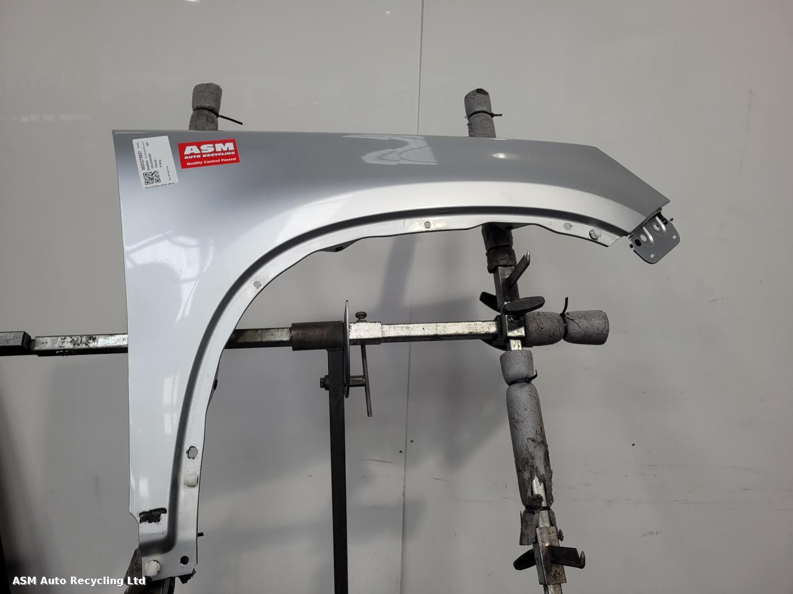 View Auto part R Wing Volkswagen Tiguan 2009